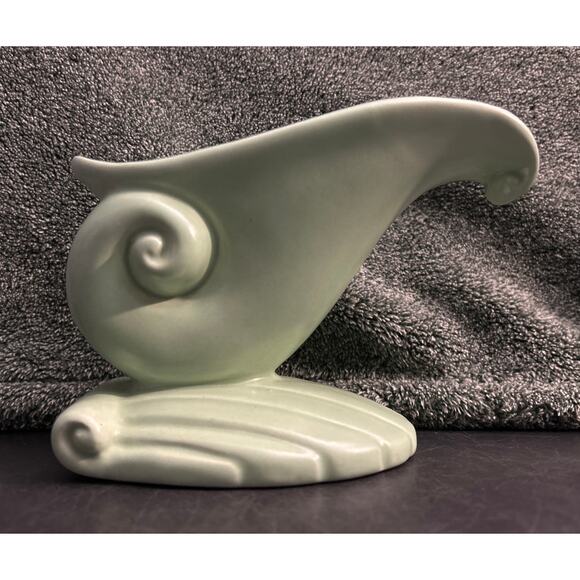 Royal Haeger Matte Green Shell Planter c1940 - Picture 3 of 8